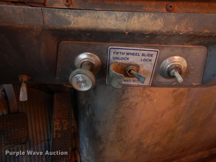 image for item DF8264 1989 Ford L8000  crane truck