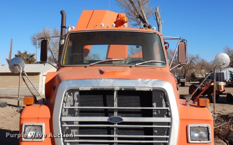 image for item DF8264 1989 Ford L8000  crane truck