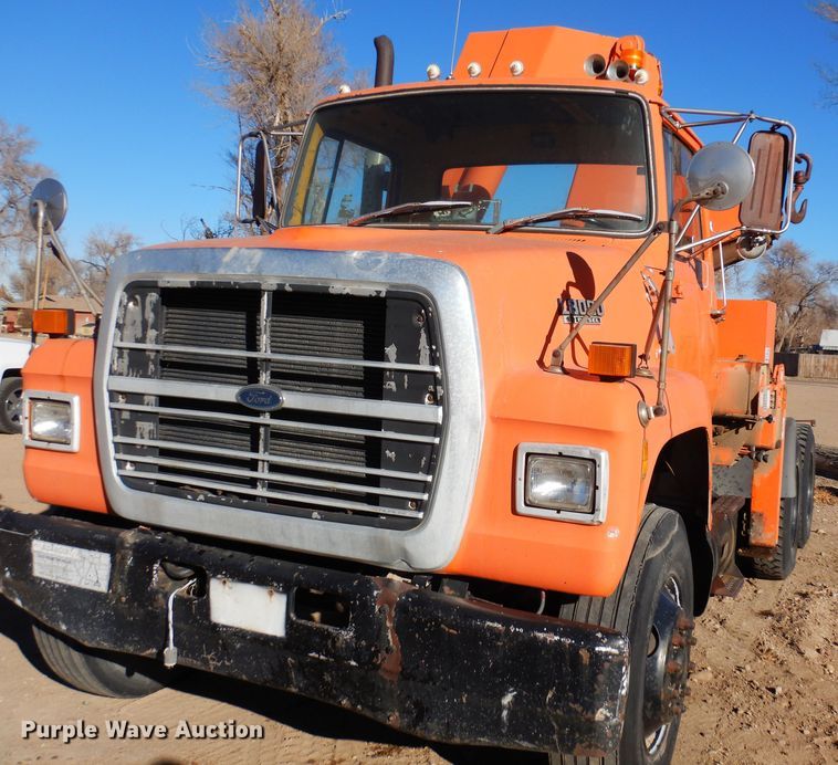 image for item DF8264 1989 Ford L8000  crane truck