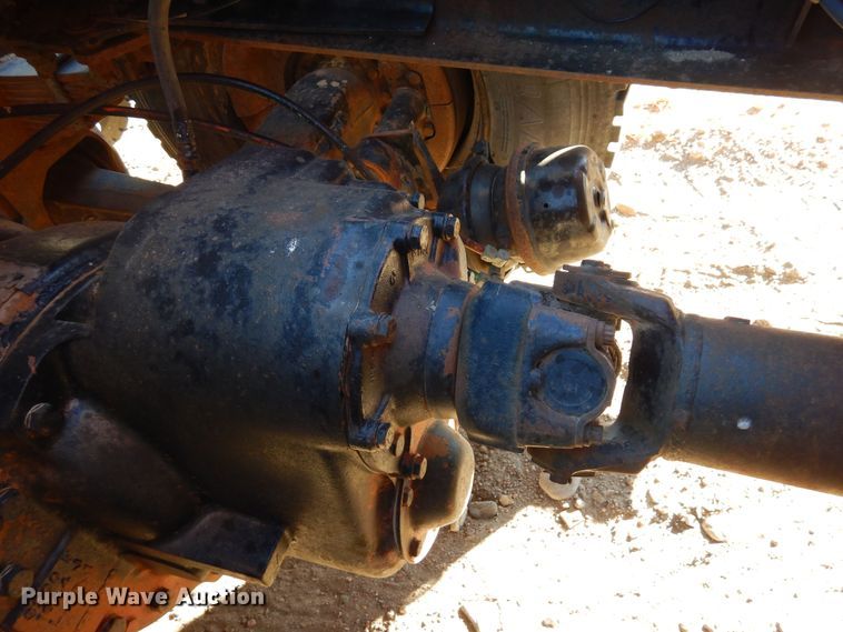 image for item DF8264 1989 Ford L8000  crane truck