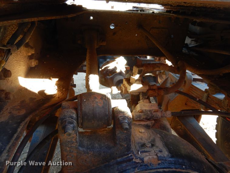 image for item DF8264 1989 Ford L8000  crane truck