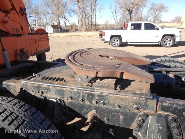 image for item DF8264 1989 Ford L8000  crane truck