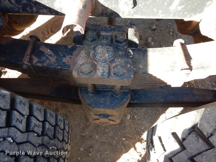 image for item DF8264 1989 Ford L8000  crane truck