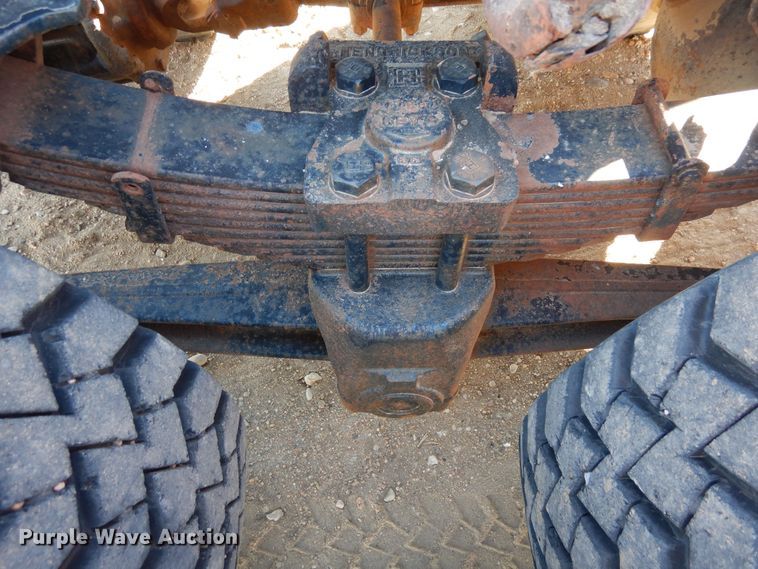 image for item DF8264 1989 Ford L8000  crane truck