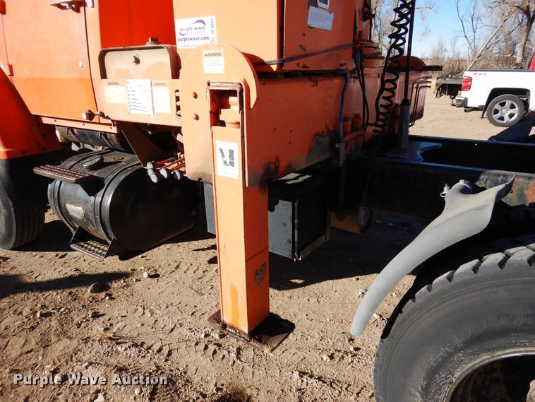 image for item DF8264 1989 Ford L8000  crane truck