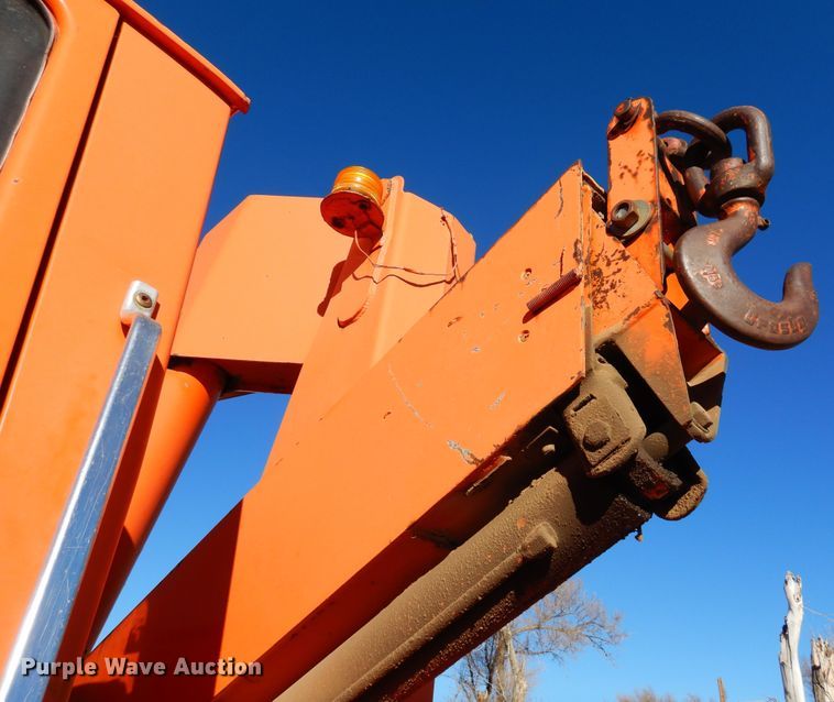 image for item DF8264 1989 Ford L8000  crane truck