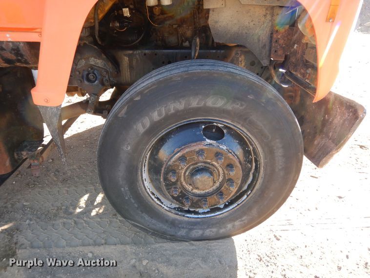 image for item DF8264 1989 Ford L8000  crane truck