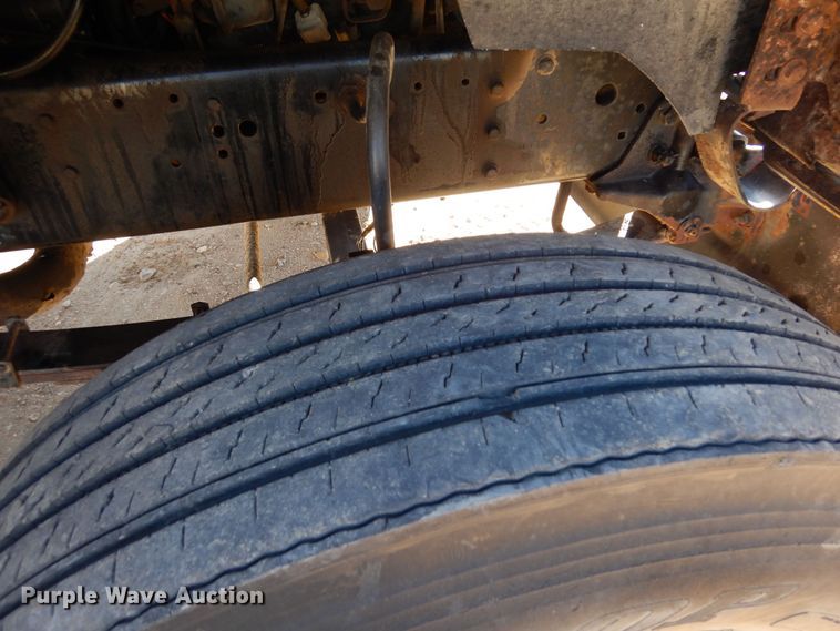 image for item DF8264 1989 Ford L8000  crane truck