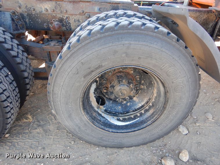 image for item DF8264 1989 Ford L8000  crane truck