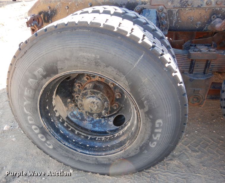 image for item DF8264 1989 Ford L8000  crane truck