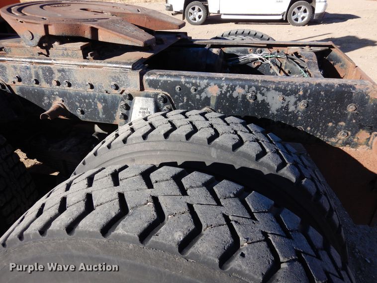 image for item DF8264 1989 Ford L8000  crane truck