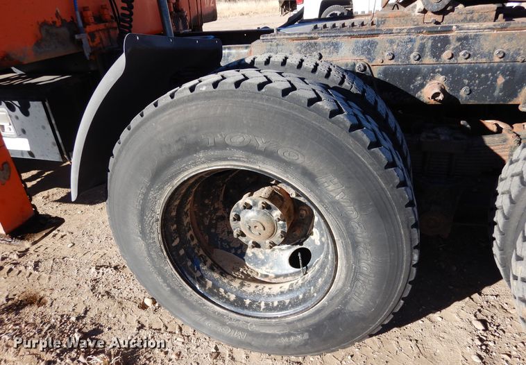 image for item DF8264 1989 Ford L8000  crane truck