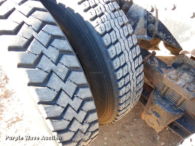 image for item DF8264 1989 Ford L8000  crane truck