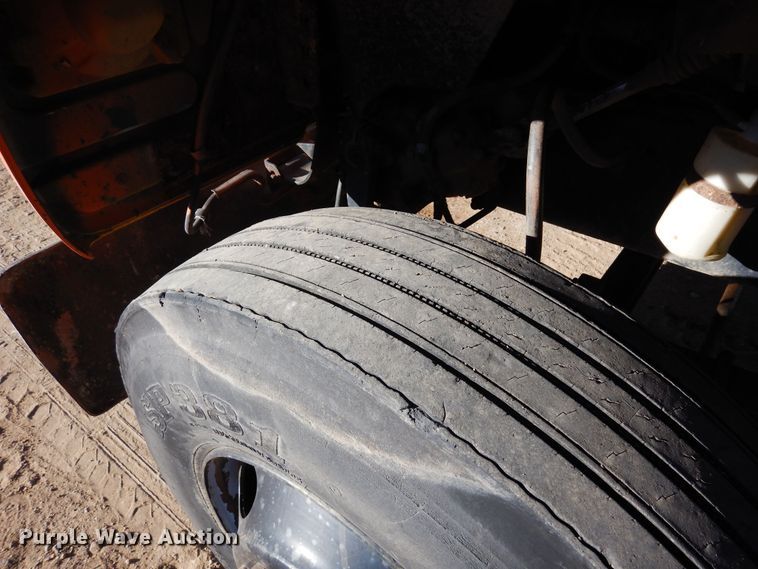 image for item DF8264 1989 Ford L8000  crane truck