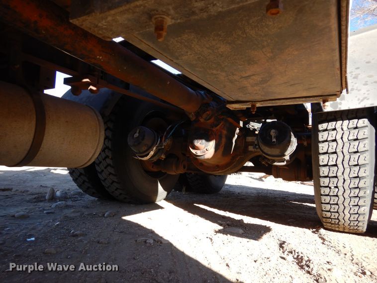 image for item DF8264 1989 Ford L8000  crane truck