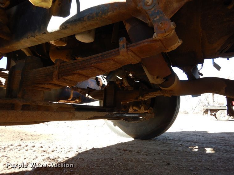 image for item DF8264 1989 Ford L8000  crane truck