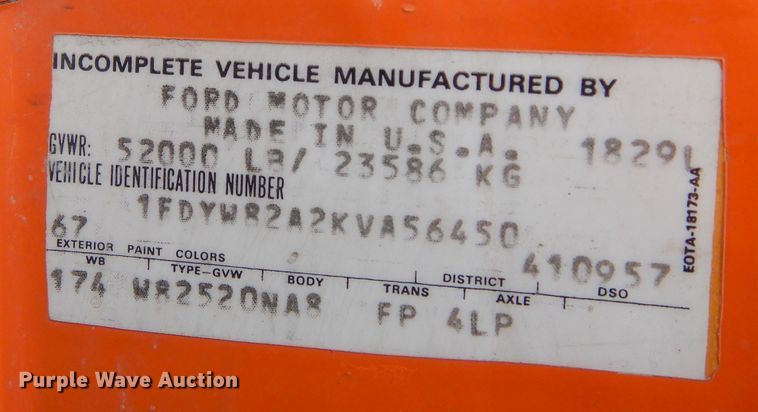image for item DF8264 1989 Ford L8000  crane truck