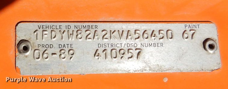 image for item DF8264 1989 Ford L8000  crane truck