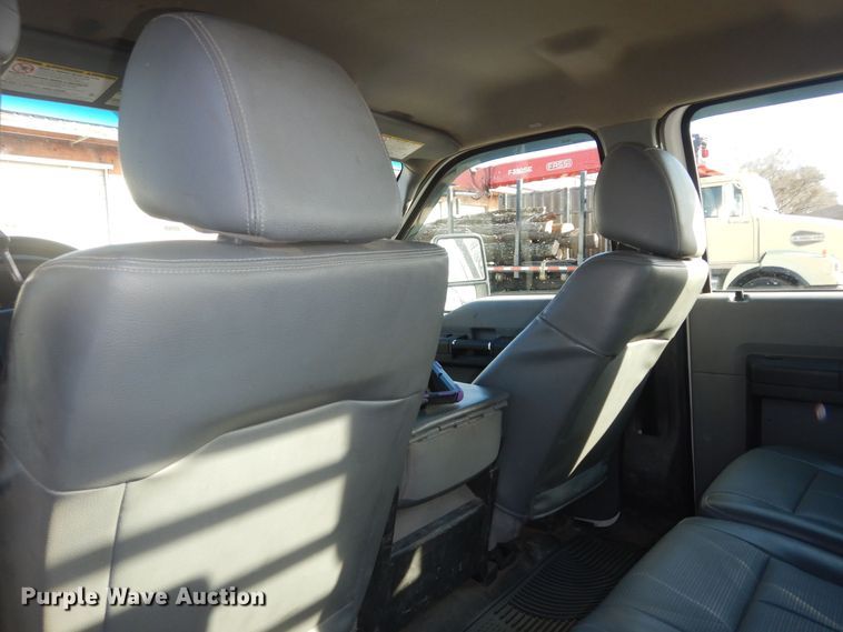 image for item DI6893 2015 Ford F550 Super Duty XL  Crew Cab flatbed truck