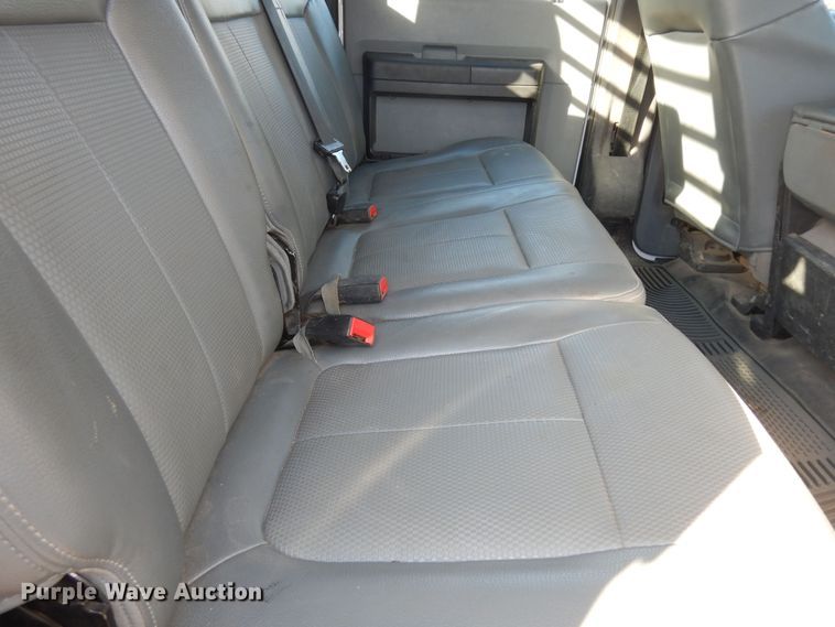 image for item DI6893 2015 Ford F550 Super Duty XL  Crew Cab flatbed truck