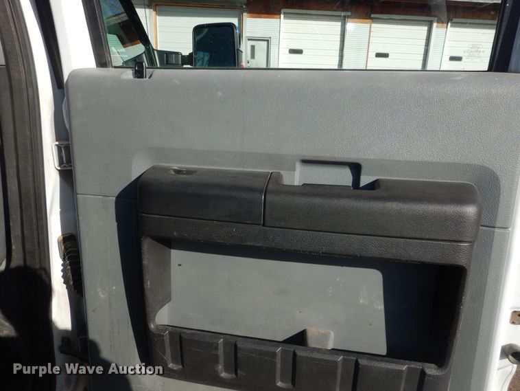 image for item DI6893 2015 Ford F550 Super Duty XL  Crew Cab flatbed truck