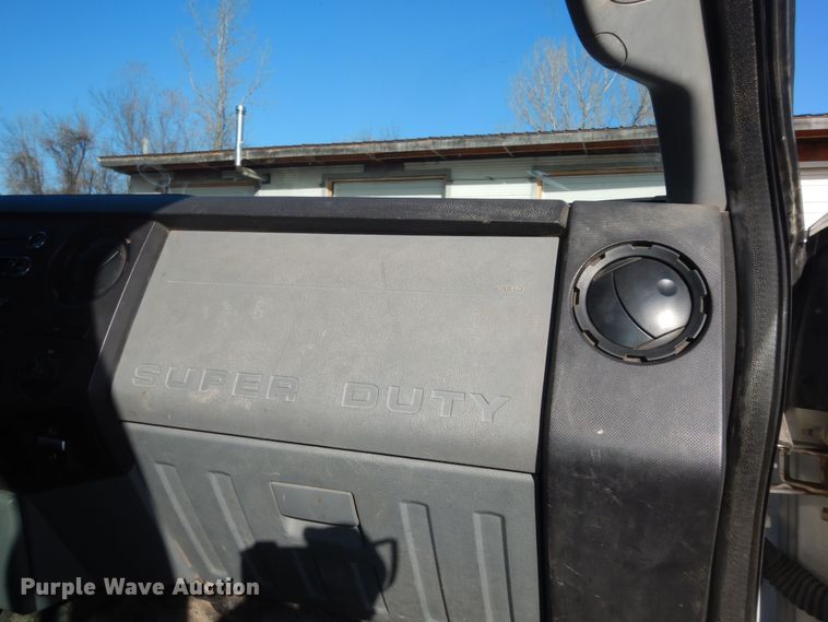 image for item DI6893 2015 Ford F550 Super Duty XL  Crew Cab flatbed truck