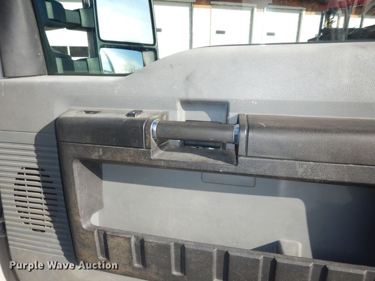 image for item DI6893 2015 Ford F550 Super Duty XL  Crew Cab flatbed truck