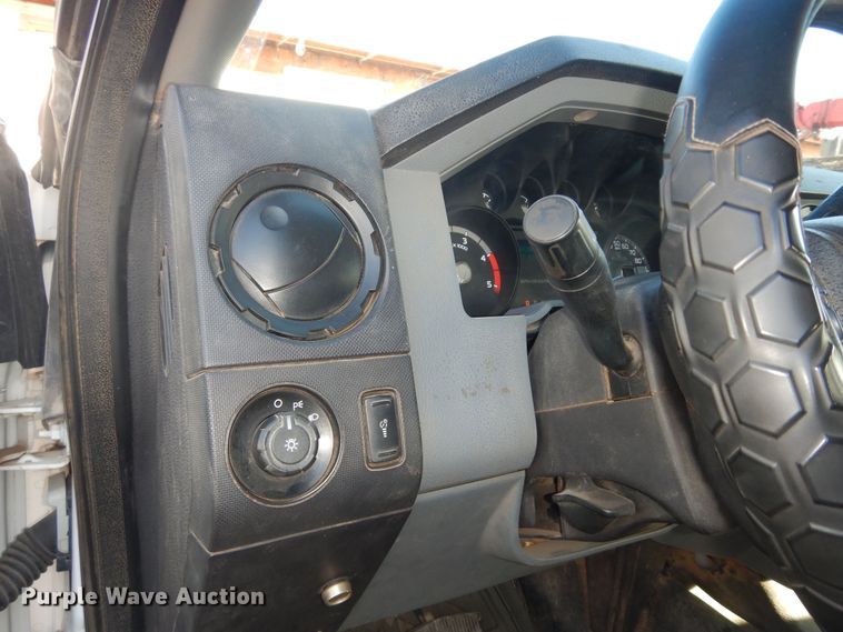 image for item DI6893 2015 Ford F550 Super Duty XL  Crew Cab flatbed truck