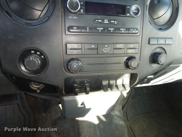 image for item DI6893 2015 Ford F550 Super Duty XL  Crew Cab flatbed truck