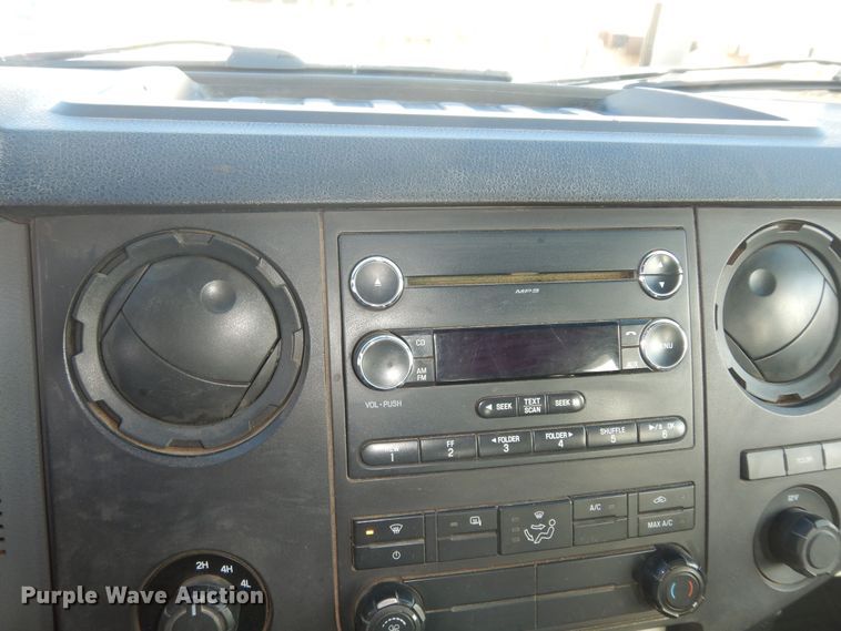 image for item DI6893 2015 Ford F550 Super Duty XL  Crew Cab flatbed truck