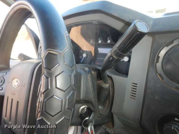 image for item DI6893 2015 Ford F550 Super Duty XL  Crew Cab flatbed truck