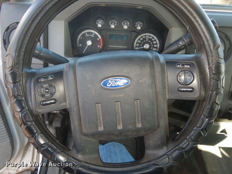 image for item DI6893 2015 Ford F550 Super Duty XL  Crew Cab flatbed truck