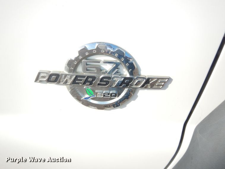 image for item DI6893 2015 Ford F550 Super Duty XL  Crew Cab flatbed truck