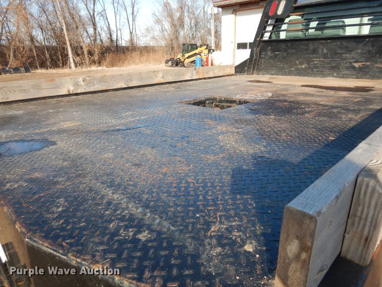 image for item DI6893 2015 Ford F550 Super Duty XL  Crew Cab flatbed truck