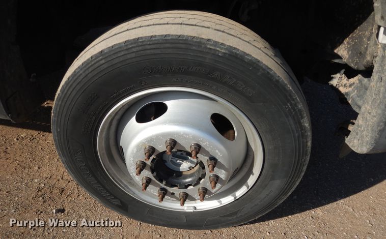 image for item DI6893 2015 Ford F550 Super Duty XL  Crew Cab flatbed truck