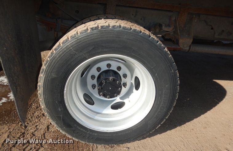 image for item DI6893 2015 Ford F550 Super Duty XL  Crew Cab flatbed truck