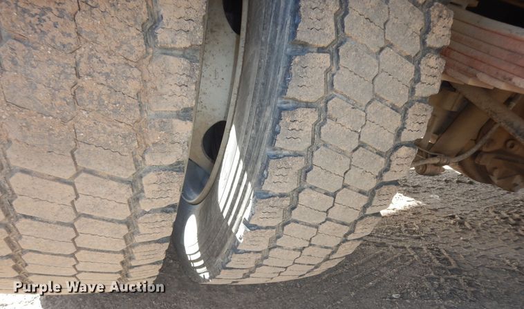 image for item DI6893 2015 Ford F550 Super Duty XL  Crew Cab flatbed truck