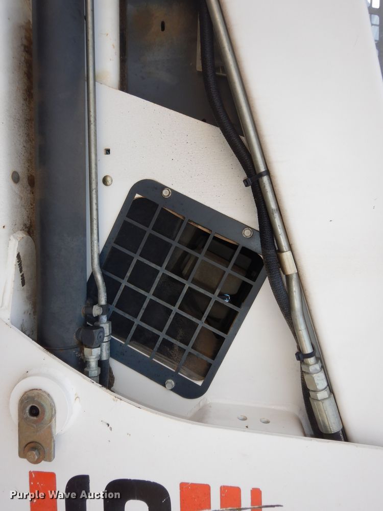 image for item DI6911 2001 Bobcat 963  skid steer loader