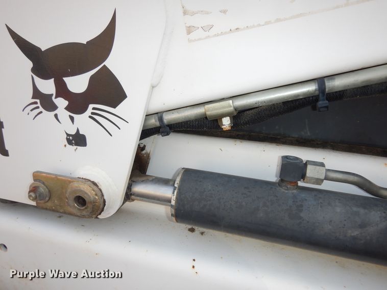 image for item DI6911 2001 Bobcat 963  skid steer loader