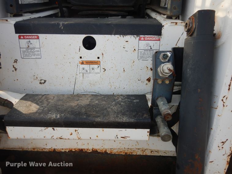 image for item DI6911 2001 Bobcat 963  skid steer loader