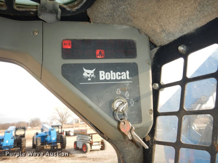 image for item DI6911 2001 Bobcat 963  skid steer loader