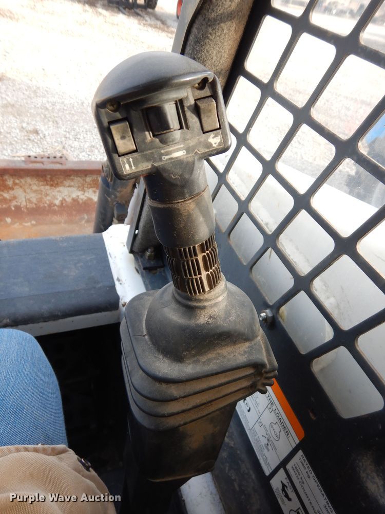 image for item DI6911 2001 Bobcat 963  skid steer loader