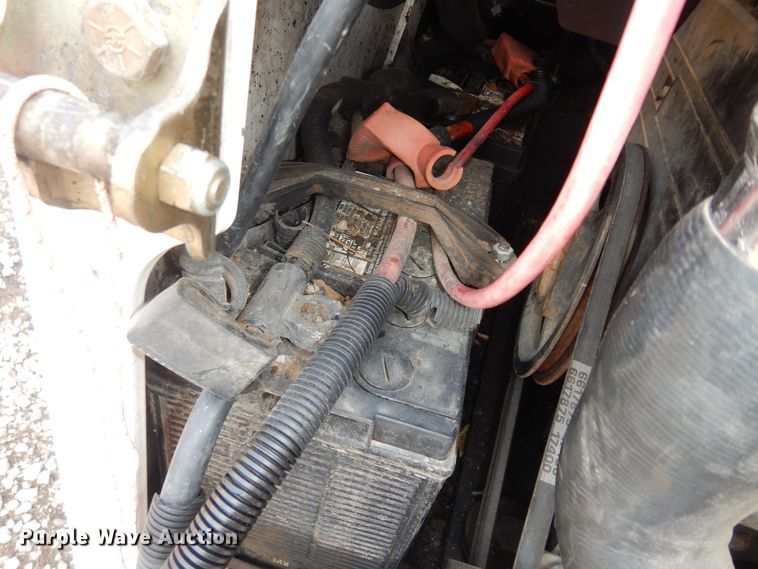 image for item DI6911 2001 Bobcat 963  skid steer loader