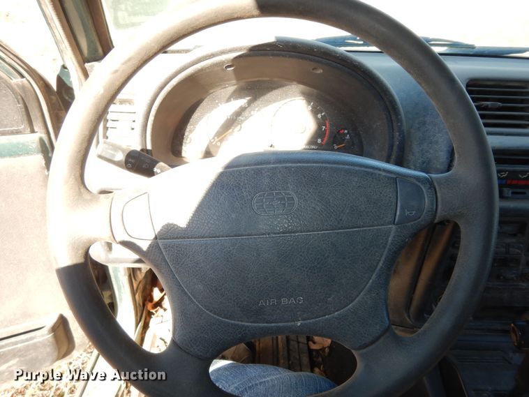 image for item DI6934 1997 Geo Tracker