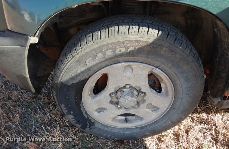 image for item DI6934 1997 Geo Tracker