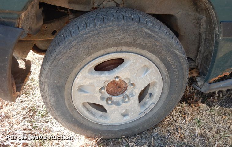 image for item DI6934 1997 Geo Tracker