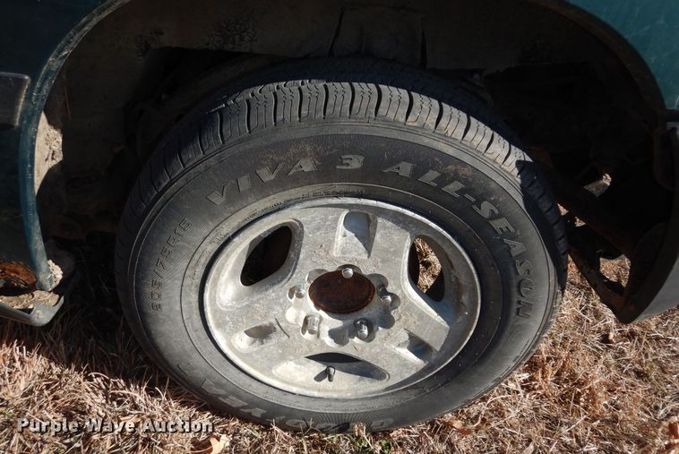 image for item DI6934 1997 Geo Tracker