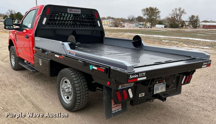 image for item DM2530 2017 Ford F350 Super Duty  bale bed pickup truck