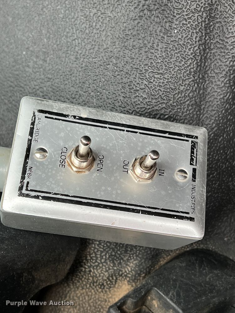 image for item DM2530 2017 Ford F350 Super Duty  bale bed pickup truck