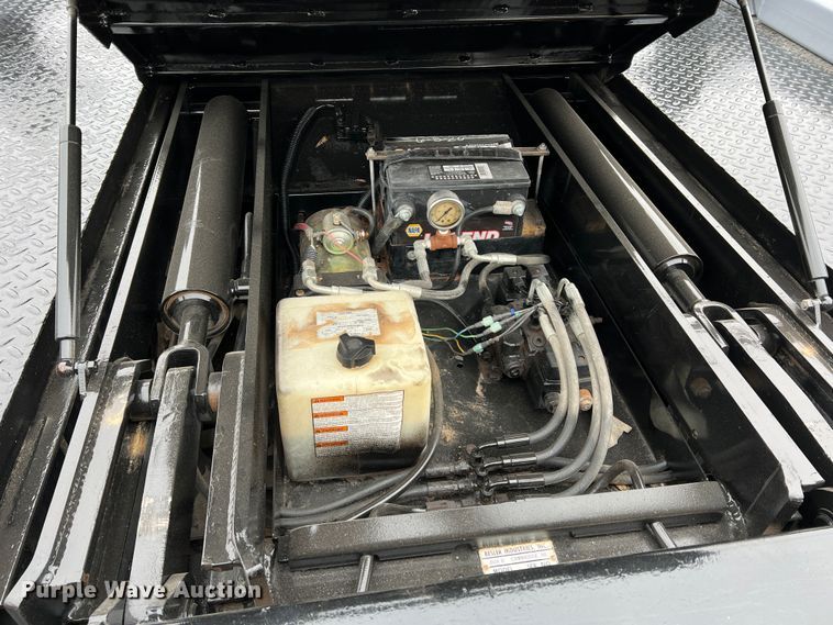 image for item DM2530 2017 Ford F350 Super Duty  bale bed pickup truck